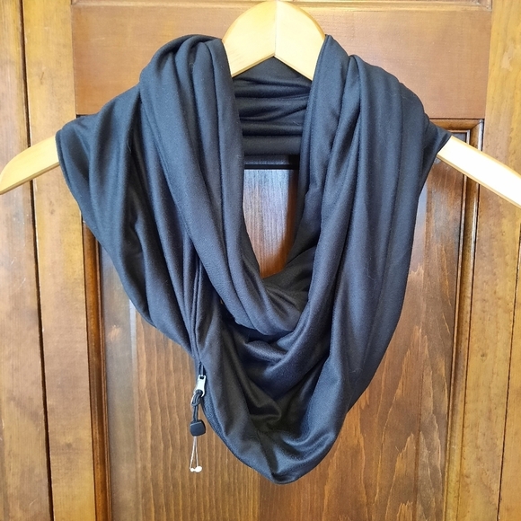NWOT Beyong Yoga Infinity Scarf with Hidden Zipper Cellphone Pocket black OS - Picture 8 of 11